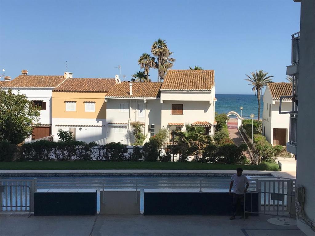 Appartement En Complejo Residencial Con Piscina Y Garaje Frente Al Mar Valencia