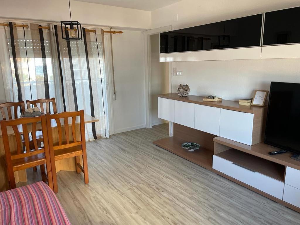 En Complejo Residencial Con Piscina Y Garaje Frente Al Mar Appartement *