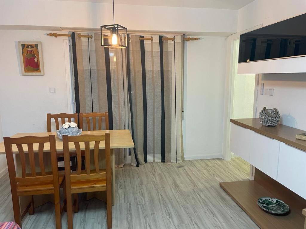 En Complejo Residencial Con Piscina Y Garaje Frente Al Mar Appartement *